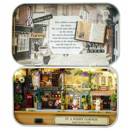 Wizardi Miniature Roombox: In a Happy Corner